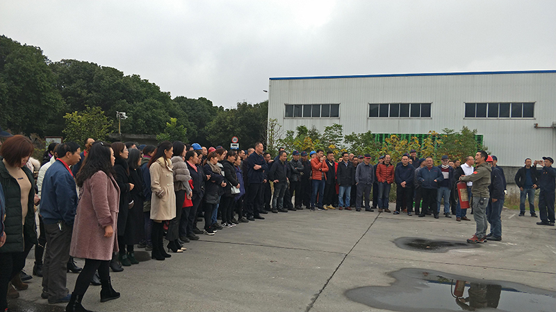 四川天馬玻璃有限公司急救安全知識培訓暨應急疏散和消防滅火演練活動報道(圖9) 四川天馬玻璃有限公司急救安全知識培訓暨應急疏散和消防滅火演練活動報道(圖9)